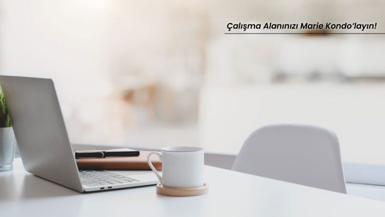 Düzenlenmiş sade bir çalışma masası — Çalışma alanınızı sadeleştirin blog yazısı görseli